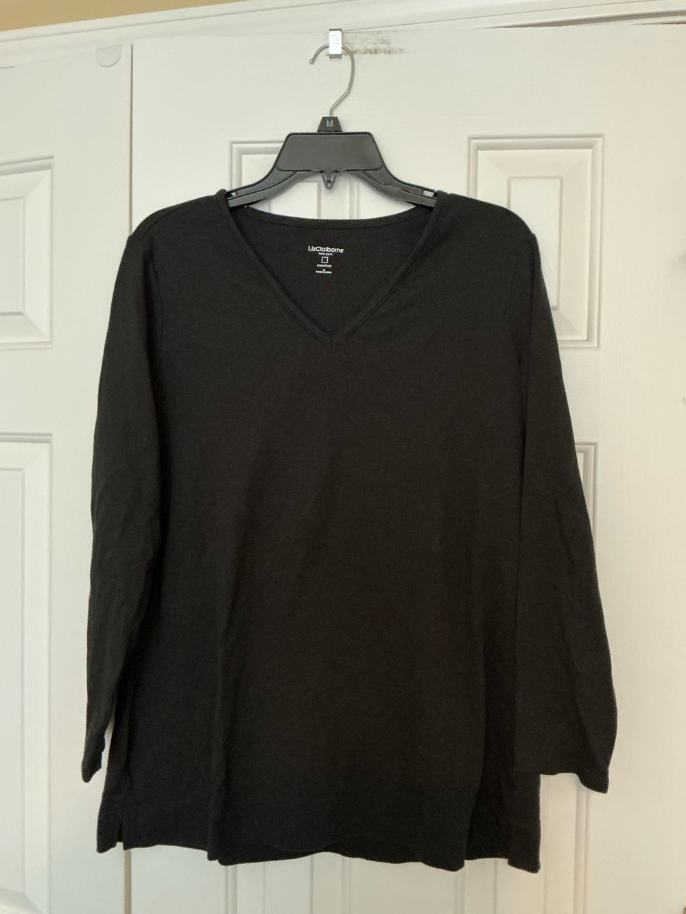 Liz Claiborne Black Medium V-Neck Long Sleeve T-Shirt Tunic Top